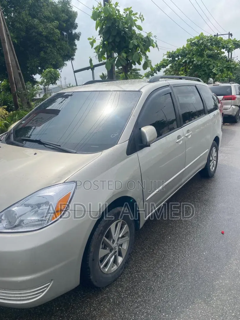 Toyota Sienna 2005 Silver
