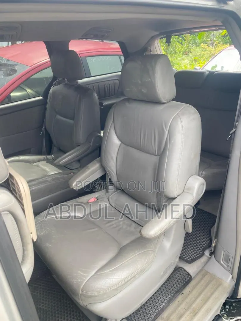 Toyota Sienna 2005 Silver