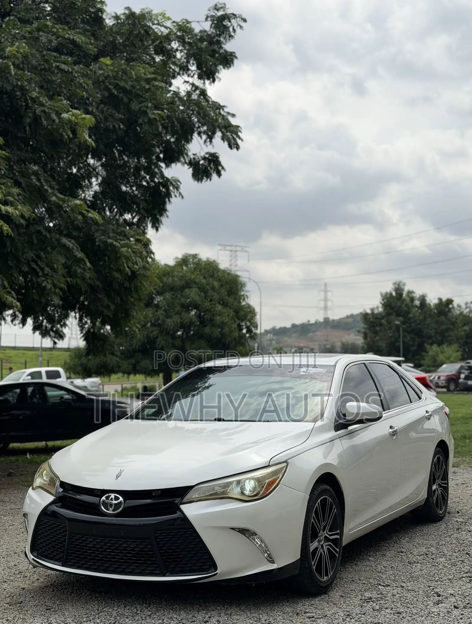 Toyota Camry SE w/Special Edition Pkg (2.5L 4cyl 6A) 2016 White
