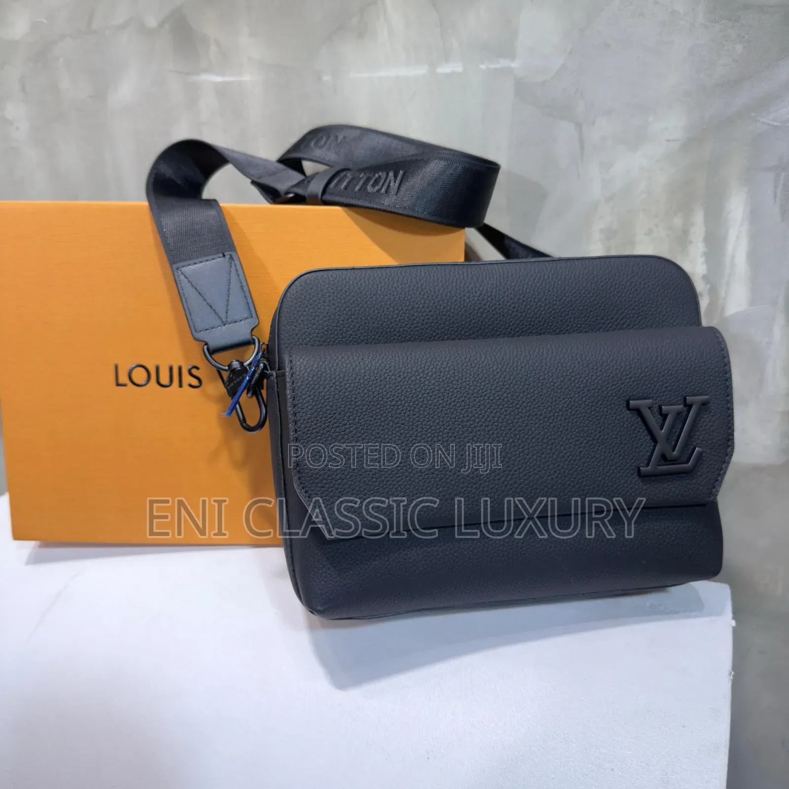 Top Notch Luxury Men's Crossbody Bags Best Quality Well Banded Package