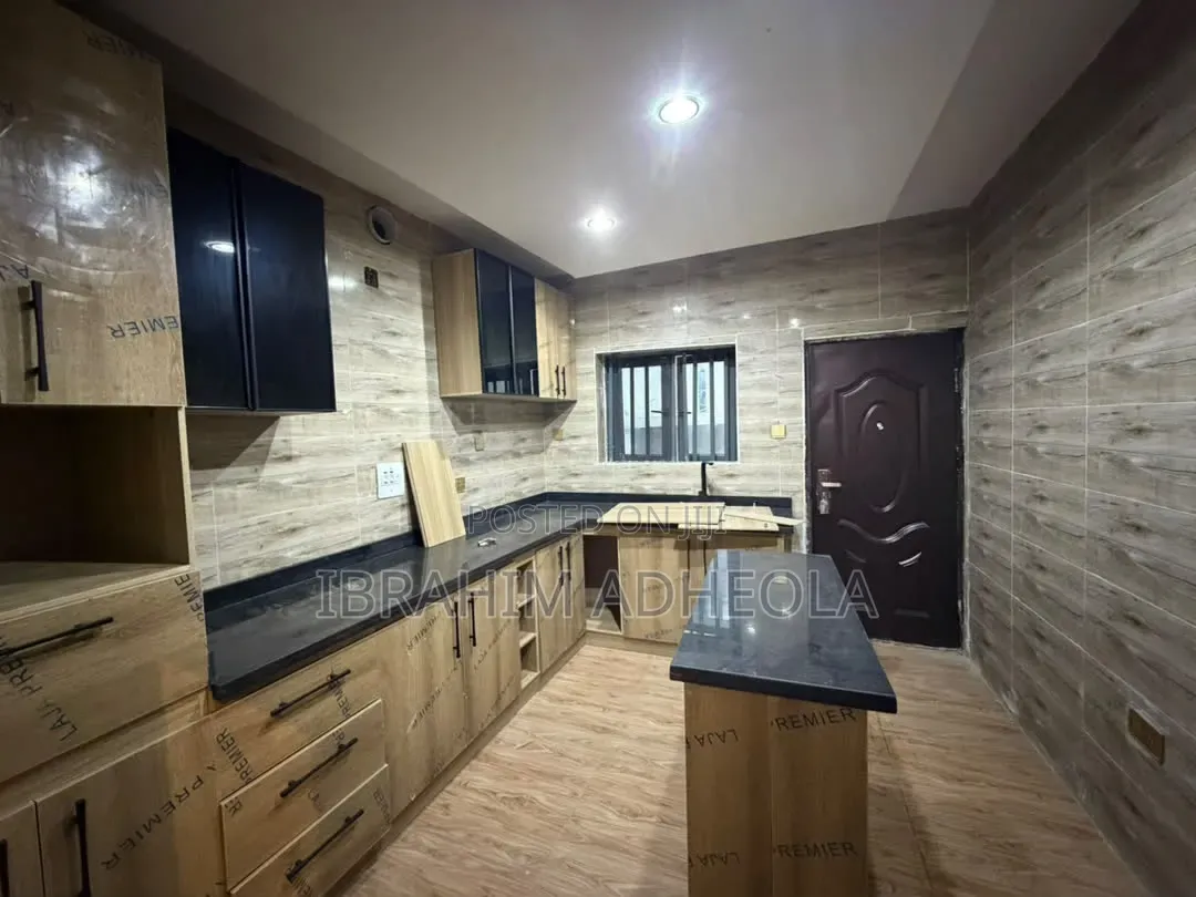 4bdrm Duplex in Gowon Estate, Egbeda for sale