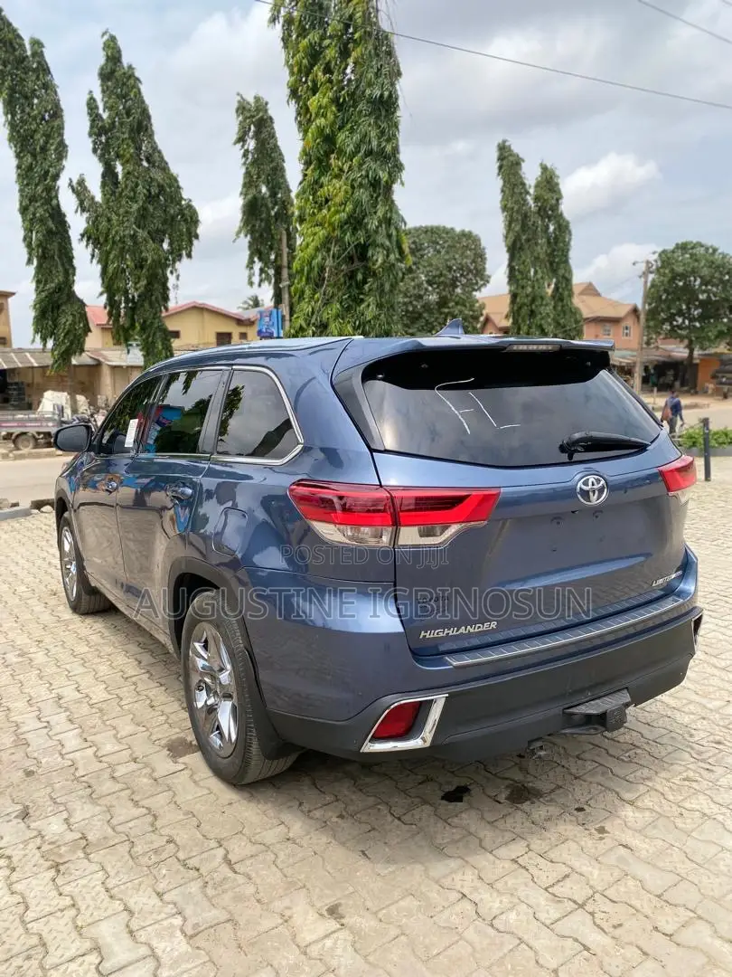 Toyota Highlander 2019 Blue
