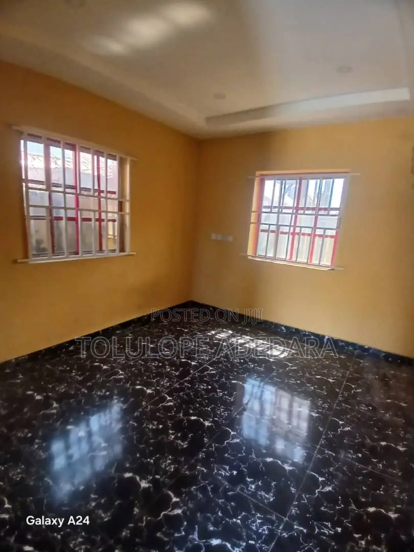 2bdrm Bungalow in Trademore Estate, Lugbe District for sale