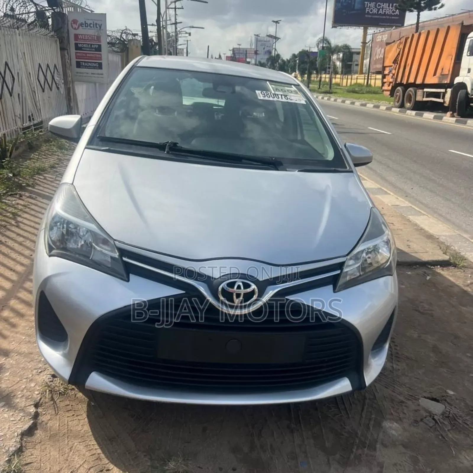 Toyota Yaris L Hatchback 5dr 2017 Silver