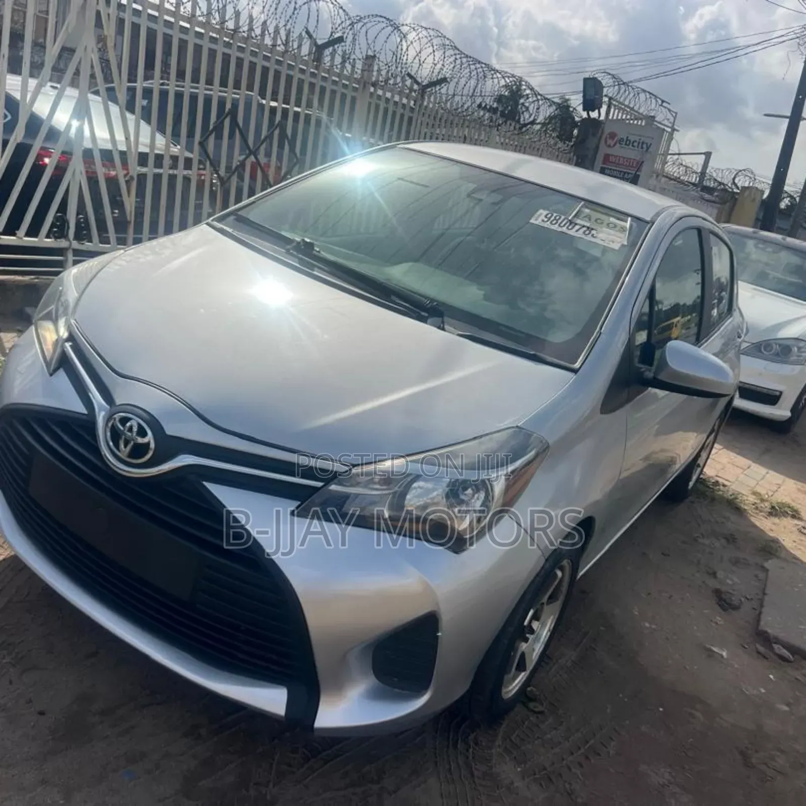 Toyota Yaris L Hatchback 5dr 2017 Silver