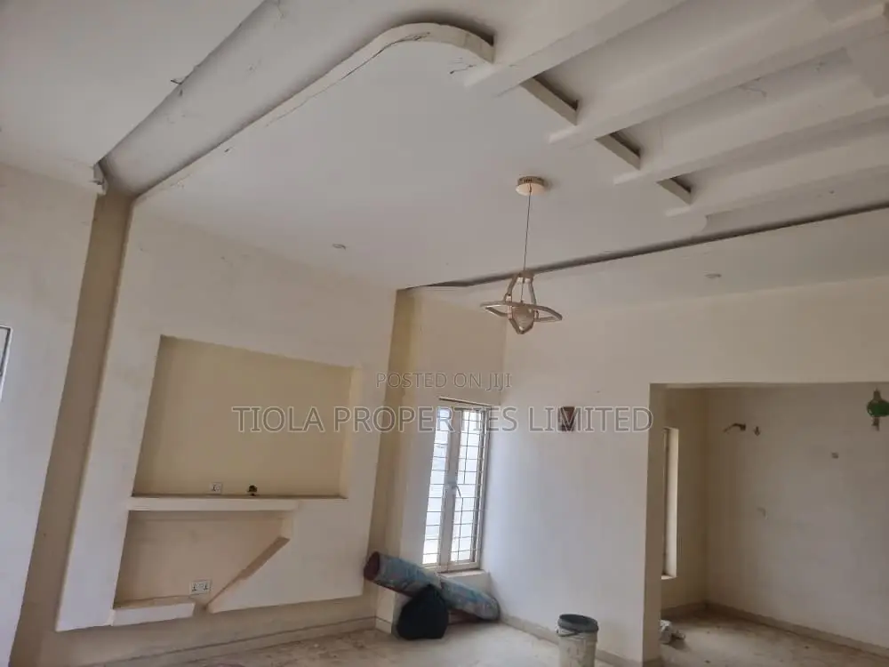3bdrm Duplex in Glory Estate, Sabon Lugbe for rent