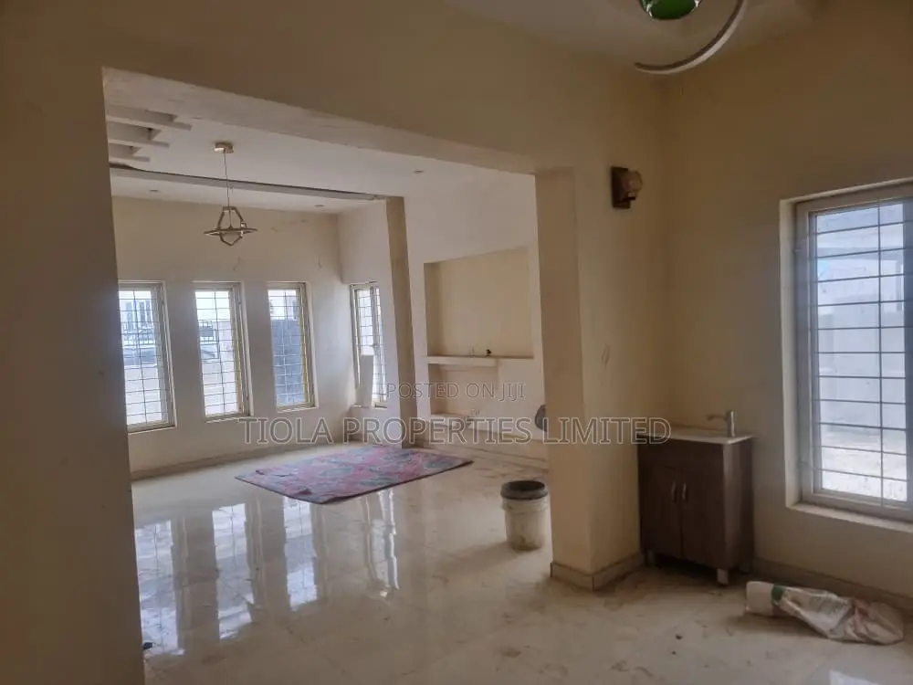 3bdrm Duplex in Glory Estate, Sabon Lugbe for rent
