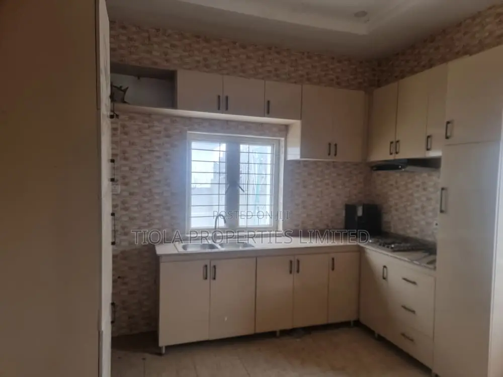 3bdrm Duplex in Glory Estate, Sabon Lugbe for rent