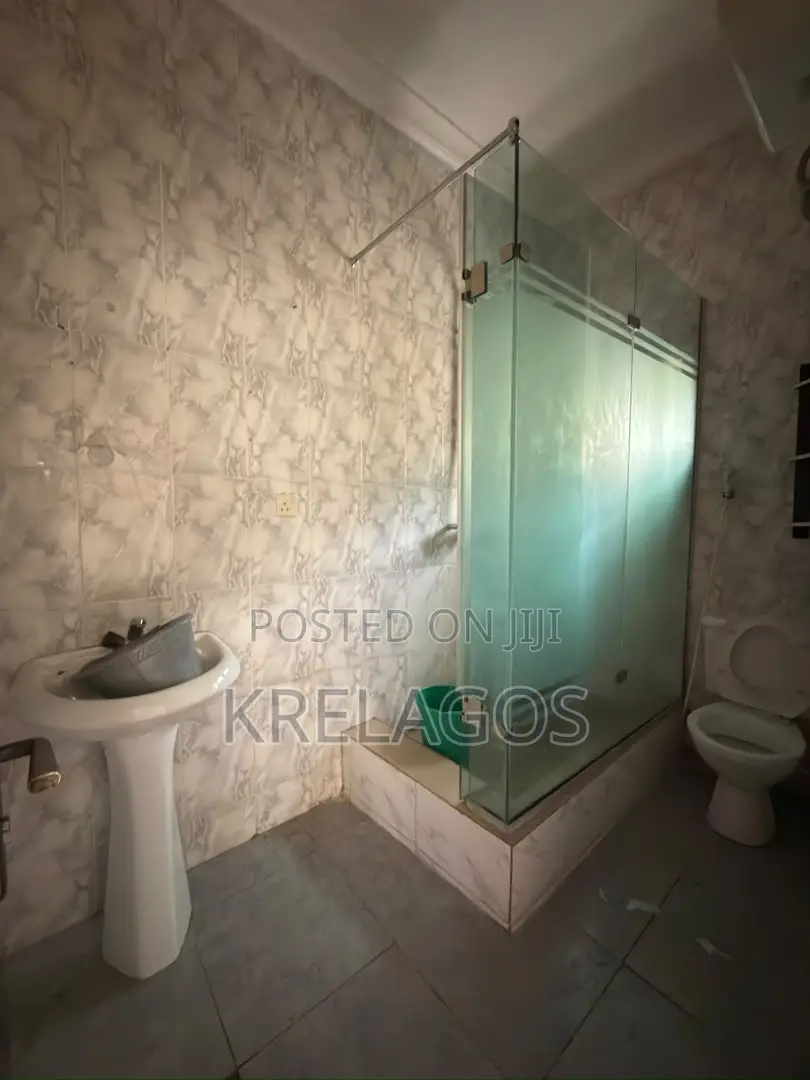 3bdrm Apartment in Chevron Toll Gate for rent
