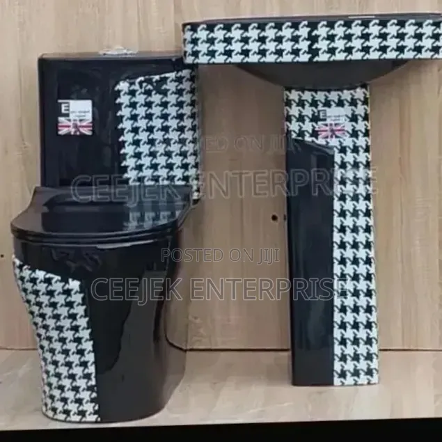 Luxury Water Closet Black Design
