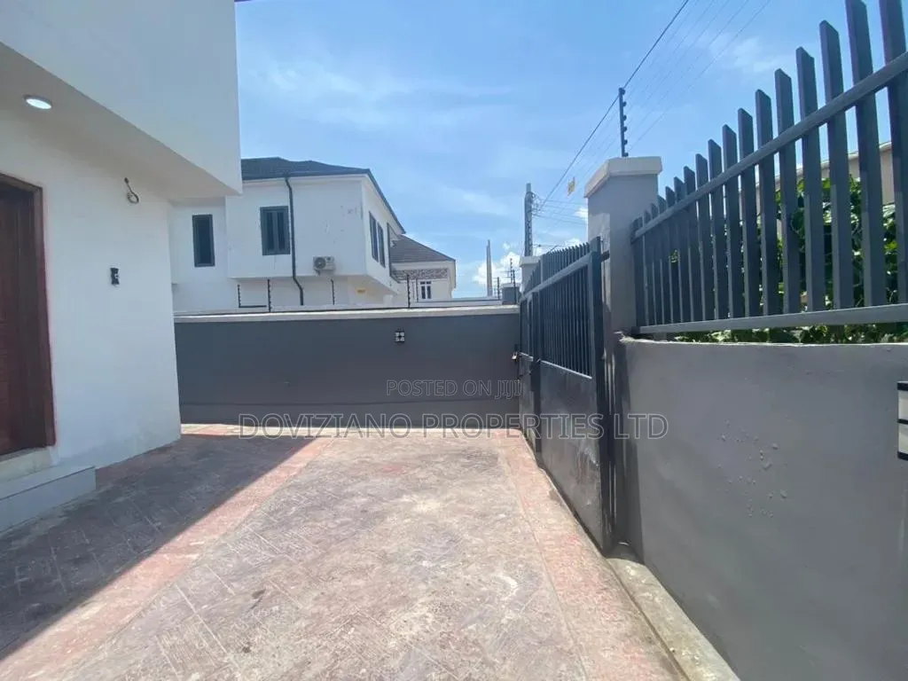 4bdrm Duplex in Agungi for rent