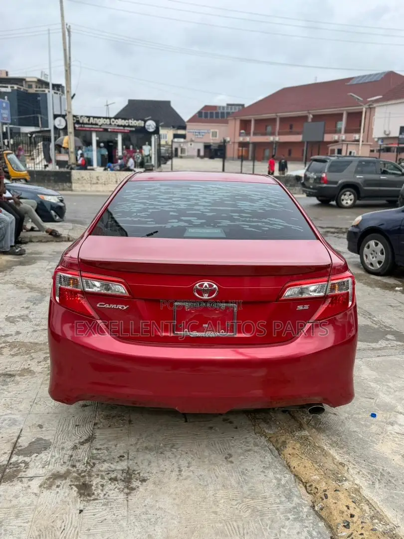 Toyota Camry SE V6 4dr Sedan (3.5L 6cyl 6A) 2013 Red