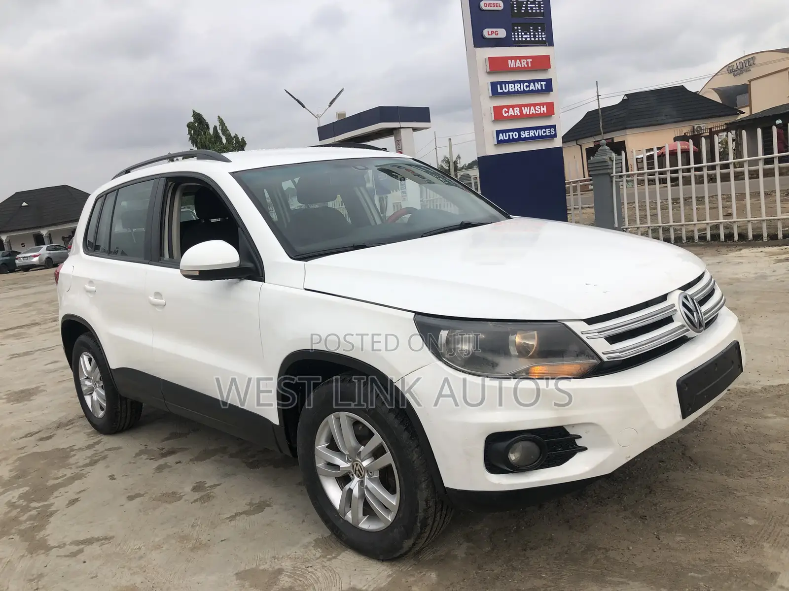 Volkswagen Tiguan S with Sunroof 2013 White