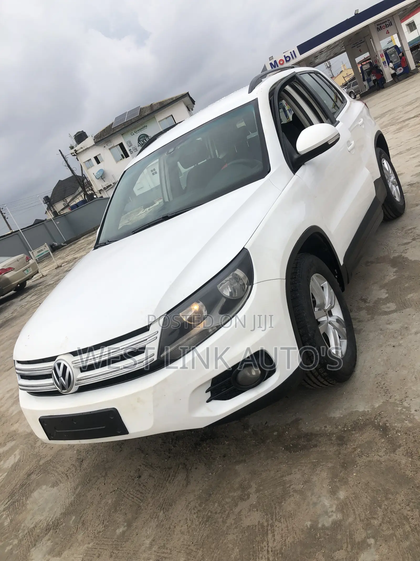 Volkswagen Tiguan S with Sunroof 2013 White