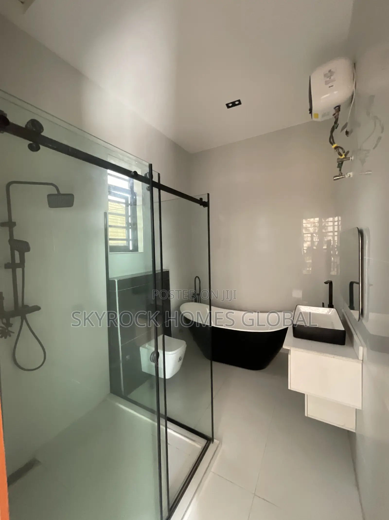 4bdrm Duplex in Thomas Estate for sale