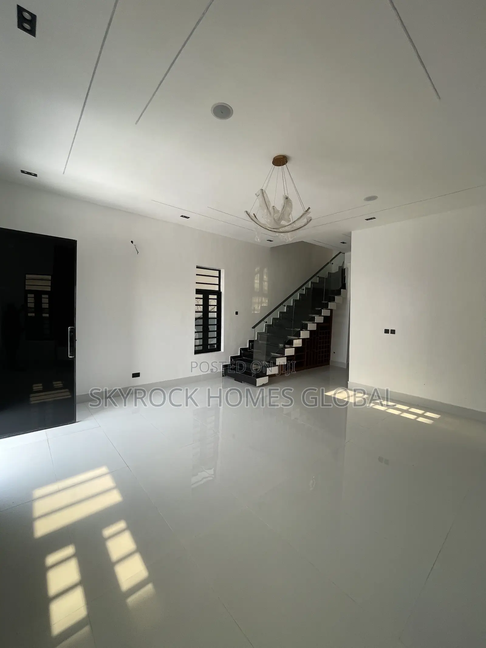 4bdrm Duplex in Thomas Estate for sale