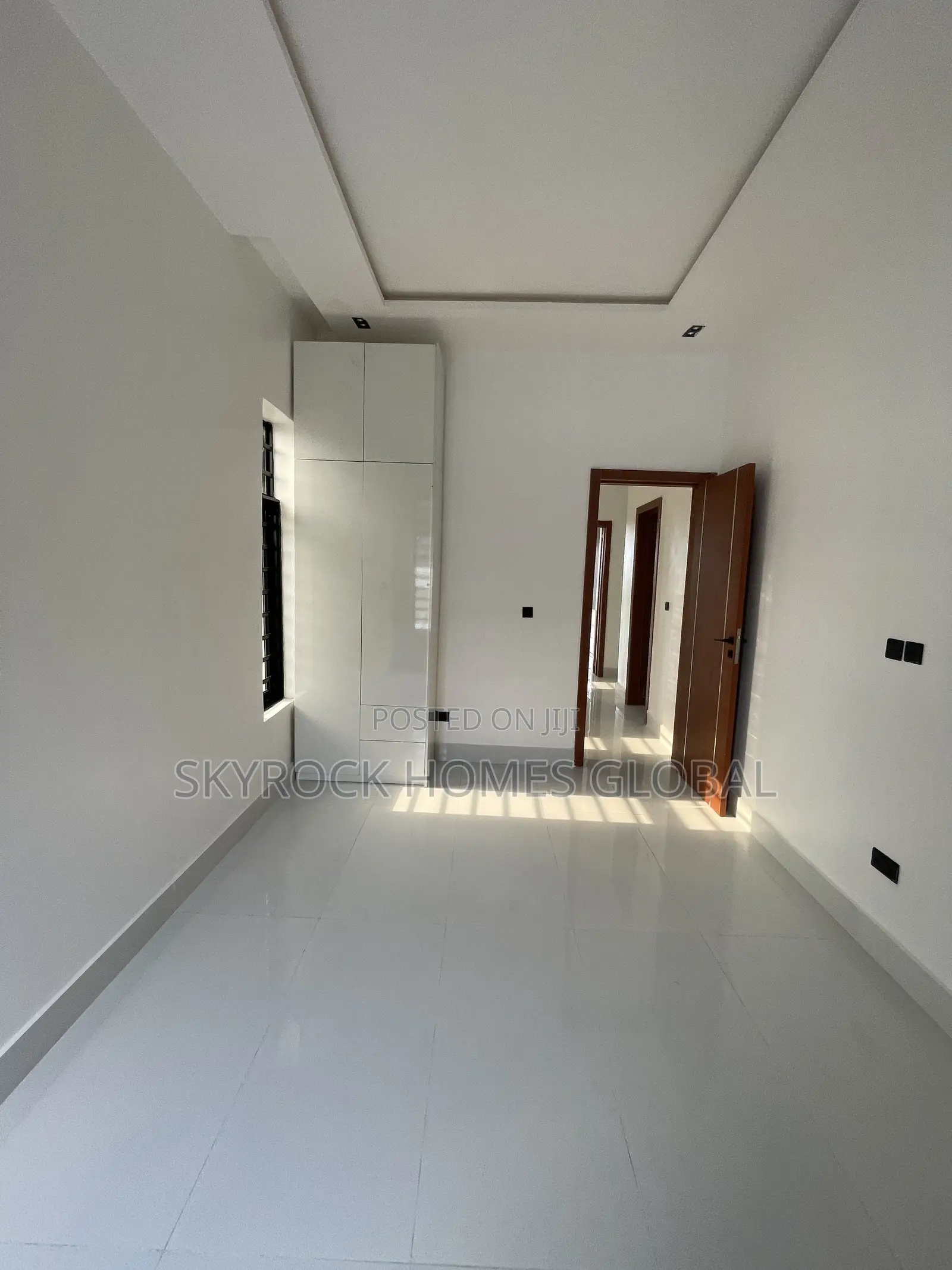 4bdrm Duplex in Thomas Estate for sale