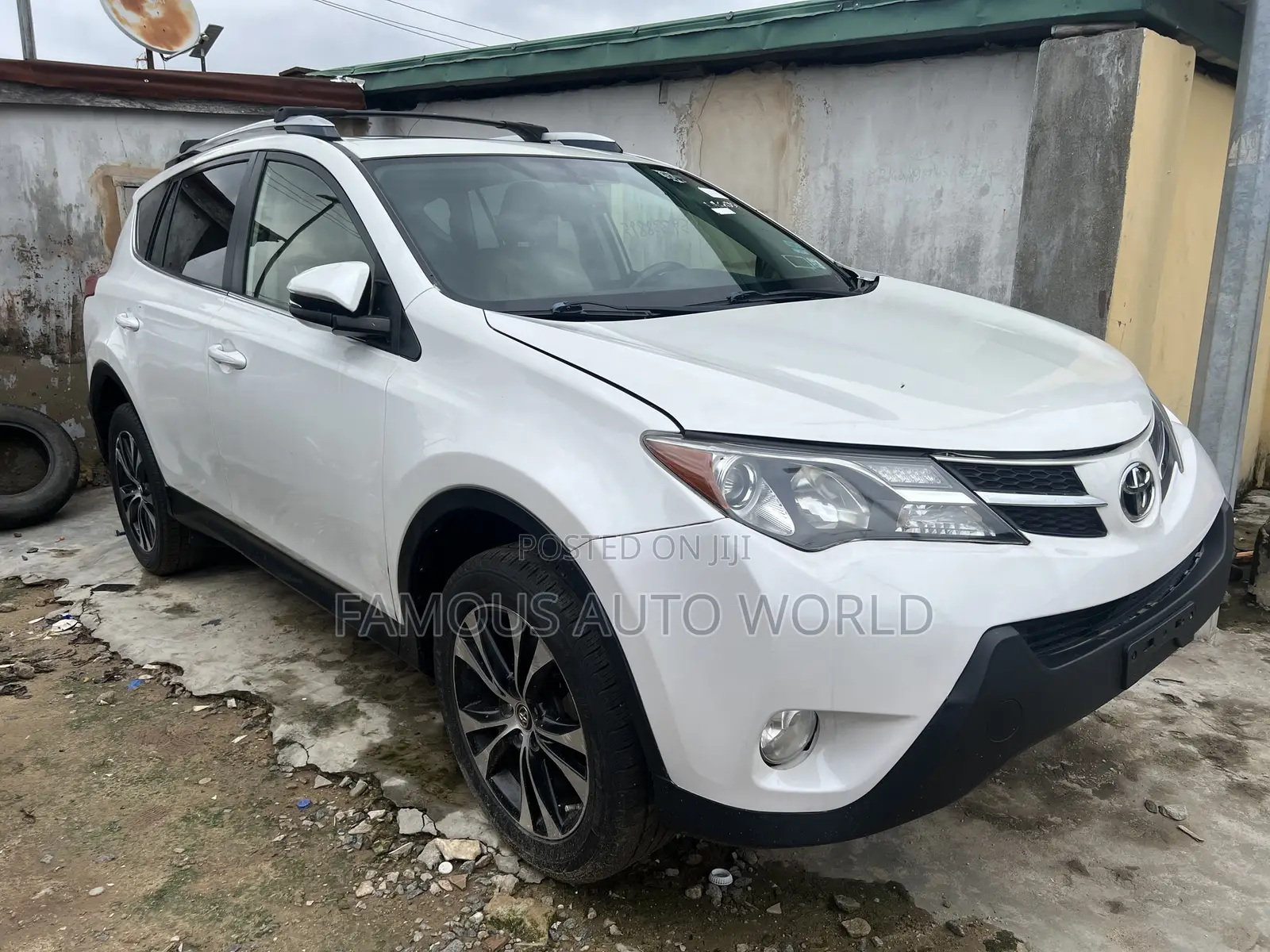 Toyota RAV4 XLE 4dr SUV AWD (2.5L 4cyl 6A) 2015 White