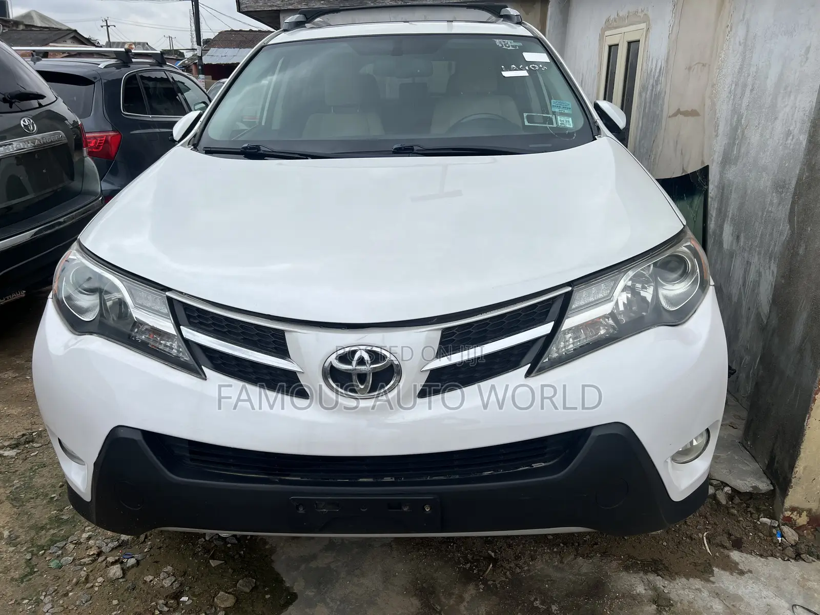 Toyota RAV4 XLE 4dr SUV AWD (2.5L 4cyl 6A) 2015 White