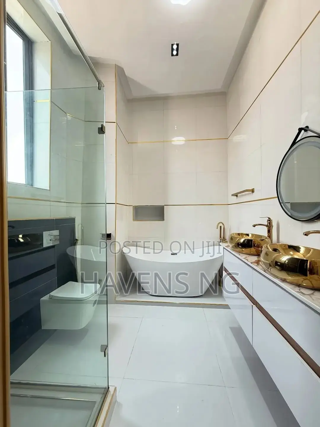5bdrm Duplex in Chevron for sale