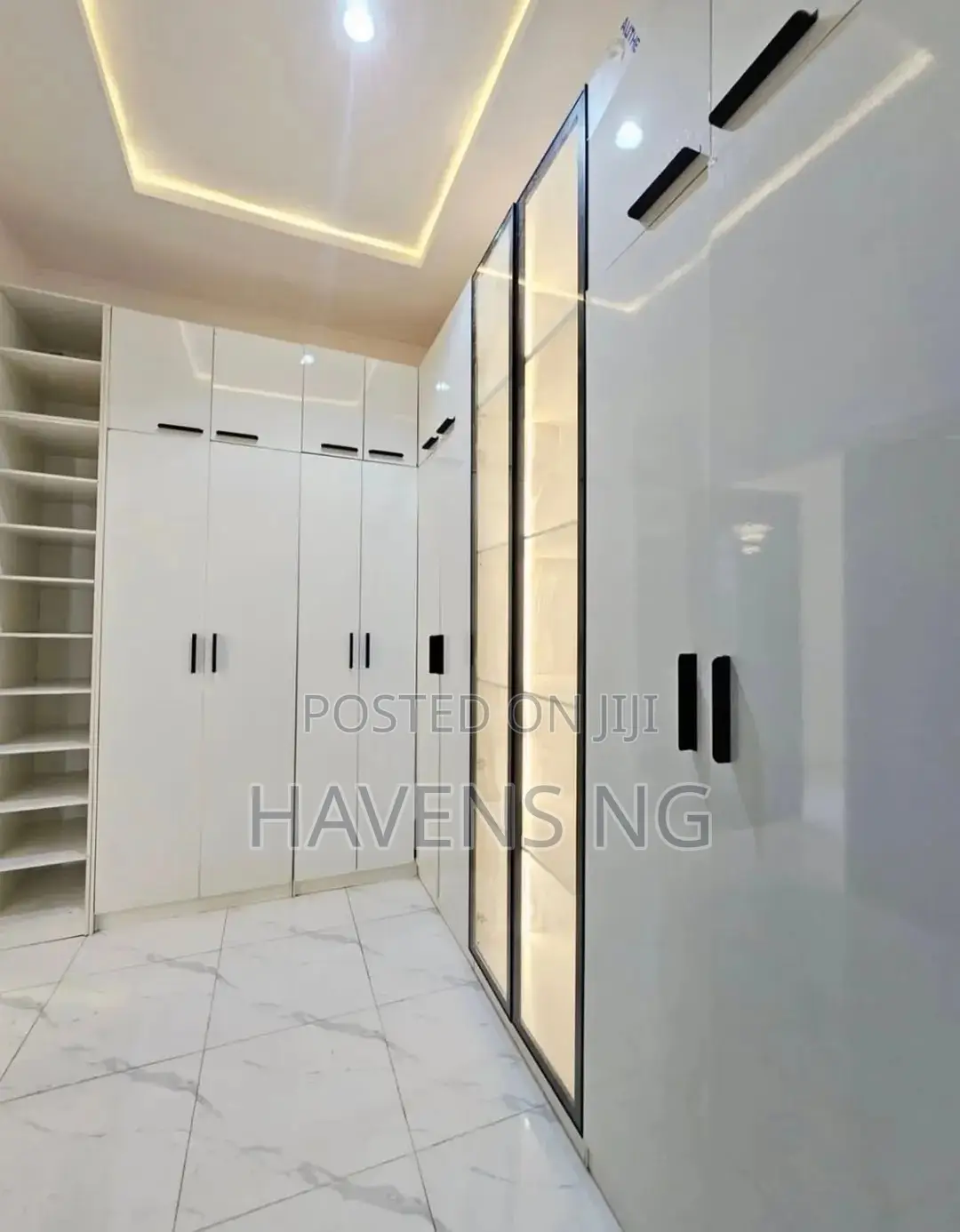 5bdrm Duplex in Ikota for sale