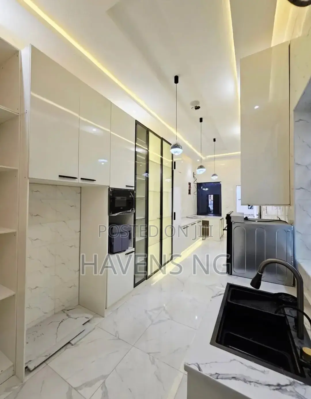 5bdrm Duplex in Ikota for sale