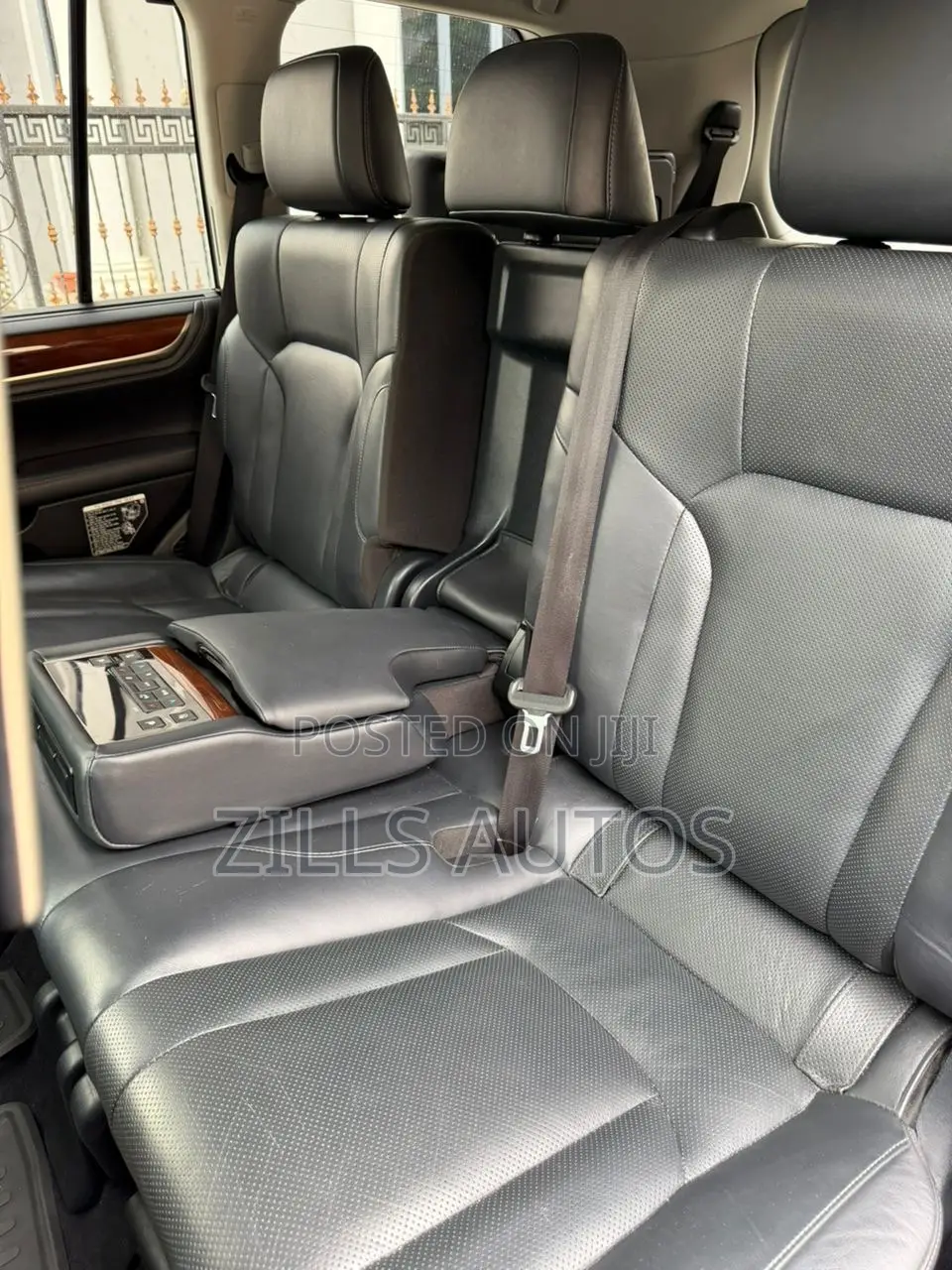Lexus LX 570 (5 seats) AWD 2018 Black