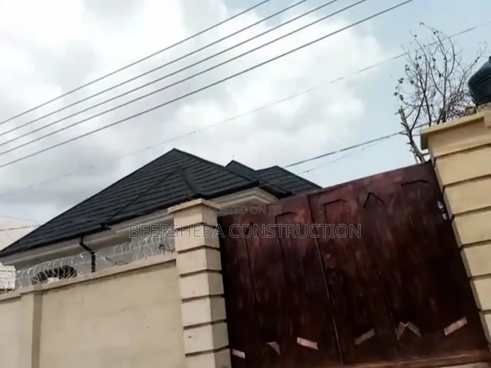3bdrm Apartment in Ngozika Estate, Awka for sale