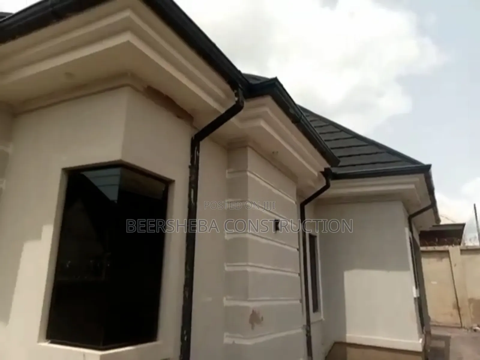3bdrm Apartment in Ngozika Estate, Awka for sale
