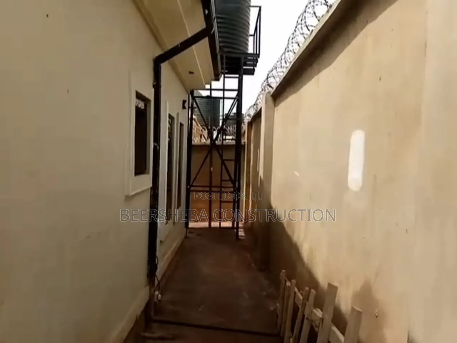 3bdrm Apartment in Ngozika Estate, Awka for sale