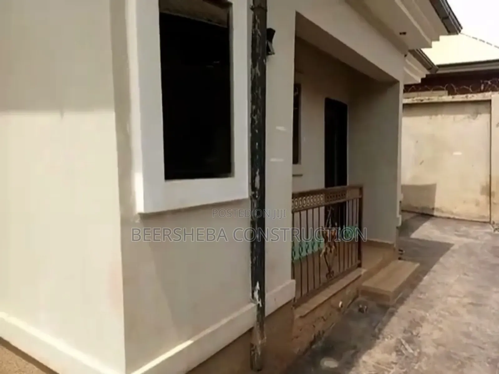 3bdrm Apartment in Ngozika Estate, Awka for sale