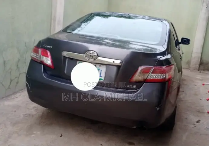 Toyota Camry XLE 4dr Sedan (2.5L 4cyl 6AM) 2010 Gray