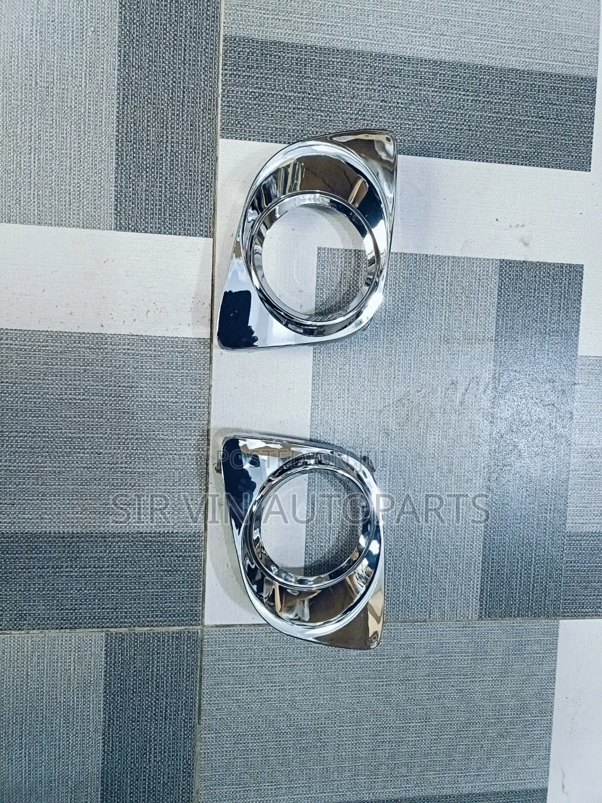 Foglight/Foglamp Cover Toyota Venza 2010