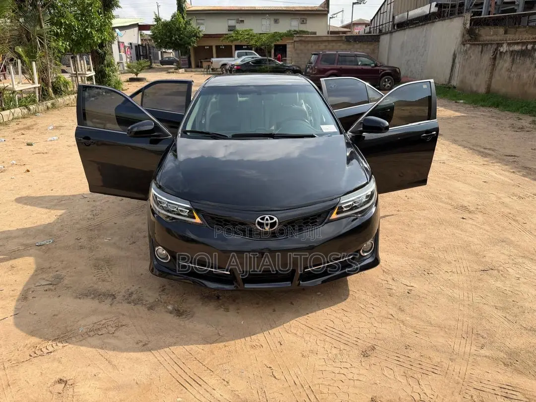 Toyota Camry SE 4dr Sedan (2.5L 4cyl 6A) 2013 Black