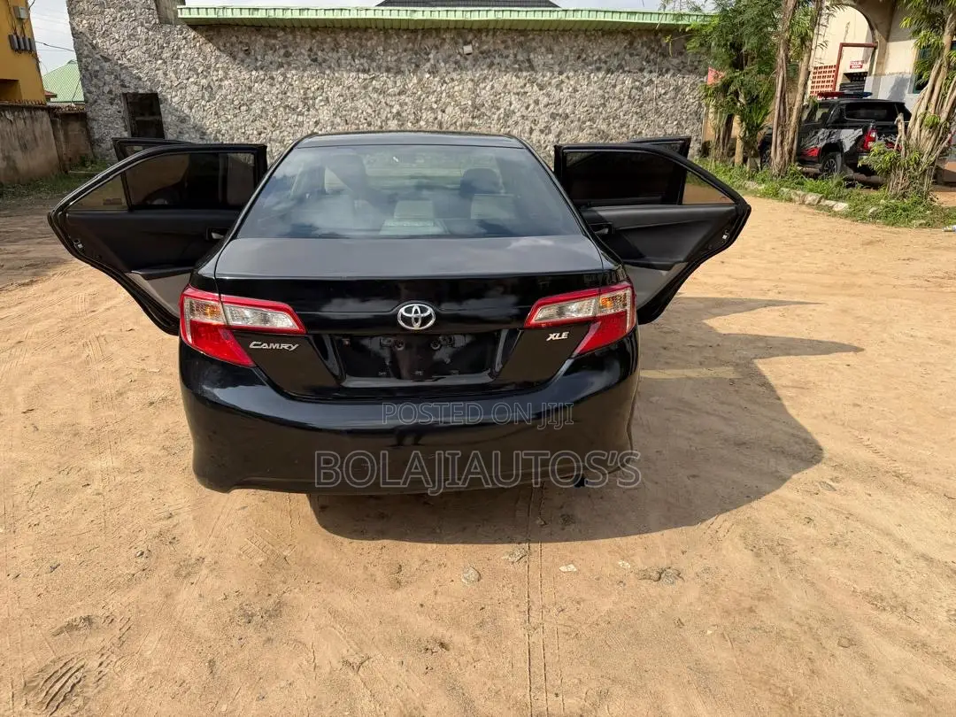 Toyota Camry SE 4dr Sedan (2.5L 4cyl 6A) 2013 Black