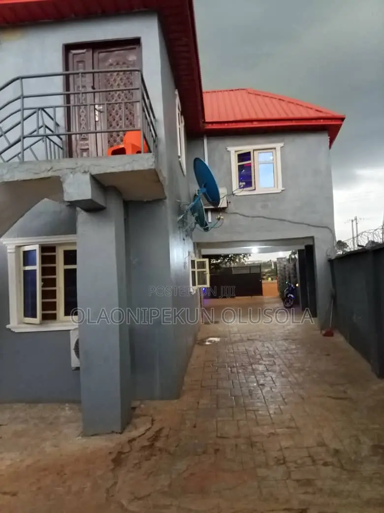 18-Rooms Hotel With Separate Bar