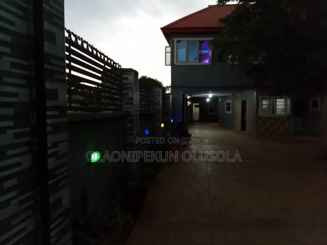 18-Rooms Hotel With Separate Bar