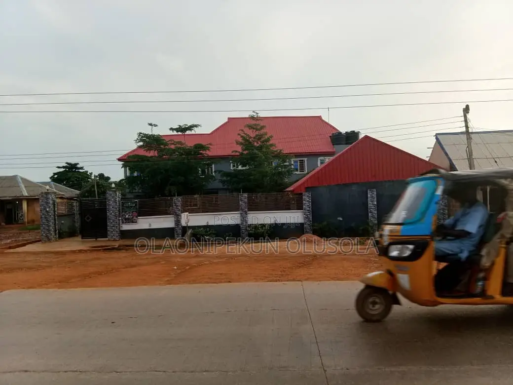 18-Rooms Hotel With Separate Bar