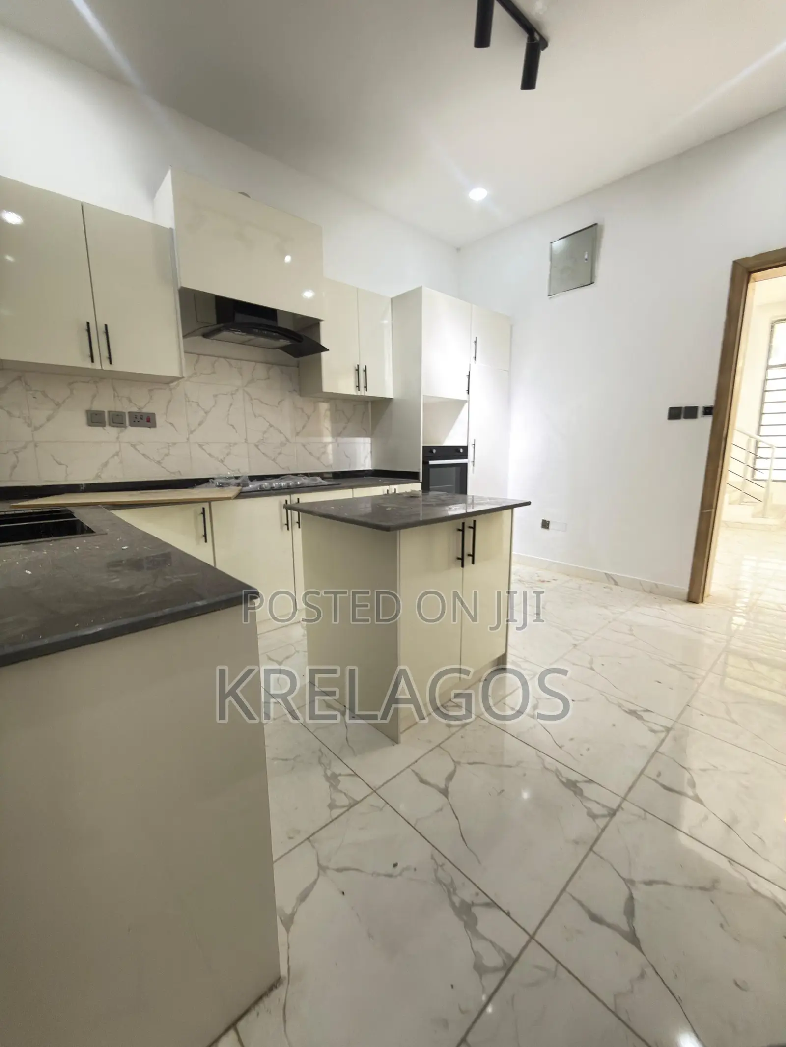 4bdrm Duplex in Ajiwe for sale