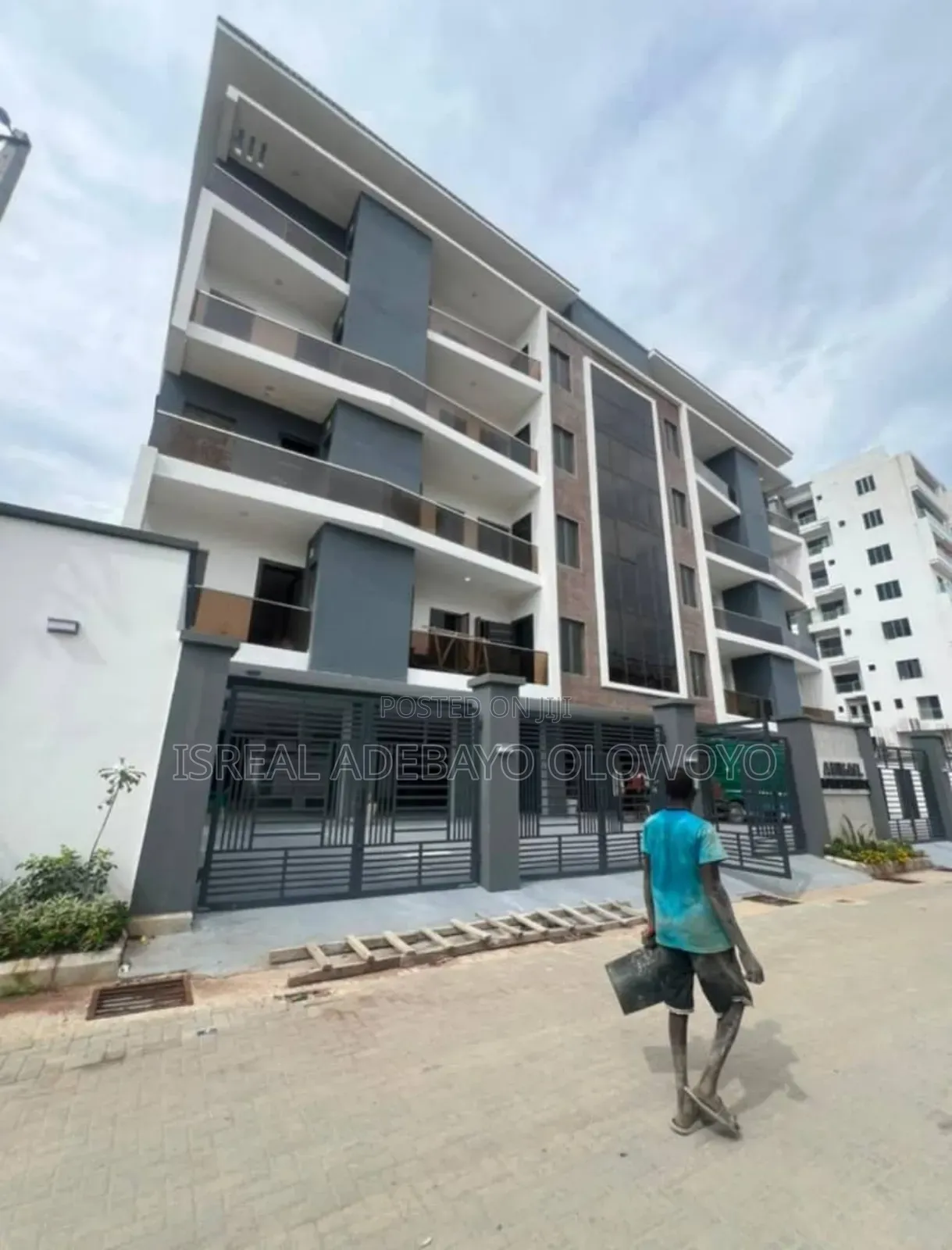 4bdrm Apartment in Lekki Phase 1 for rent
