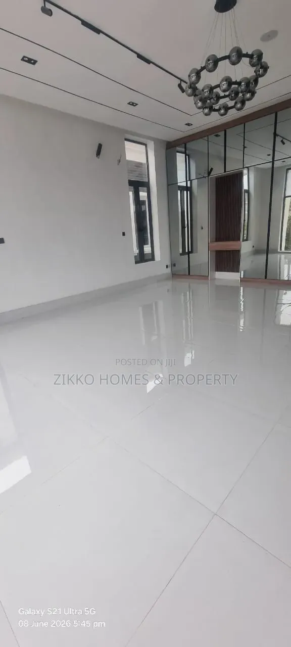 5bdrm Duplex in Chevron Toll for sale