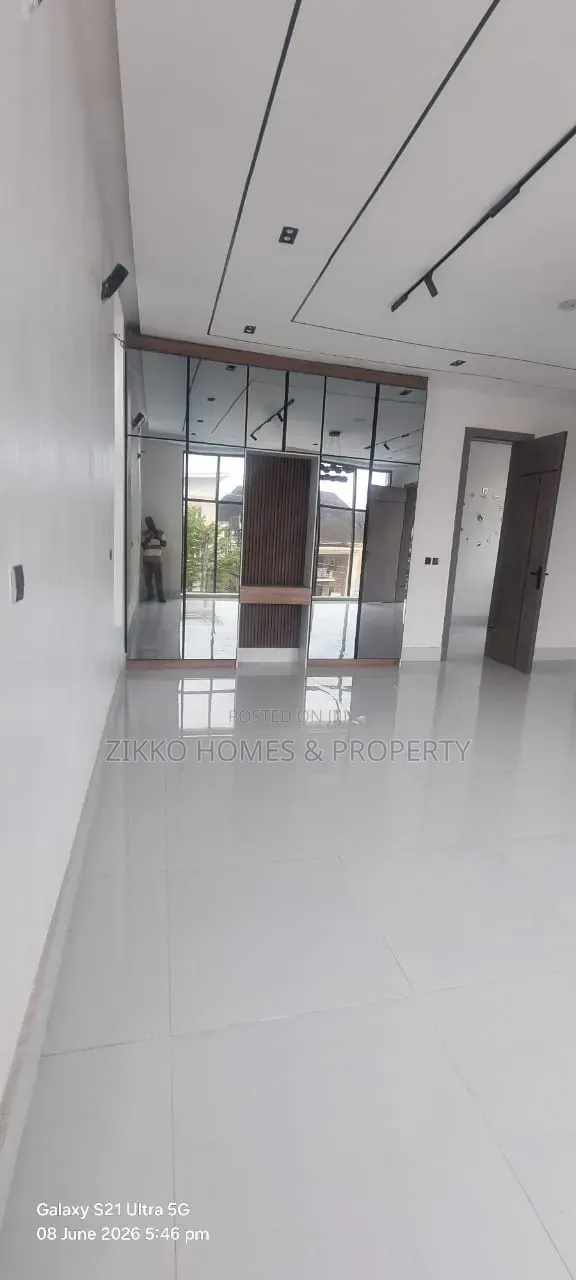 5bdrm Duplex in Chevron Toll for sale