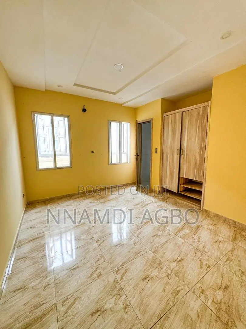 4bdrm Duplex in Chevron for rent