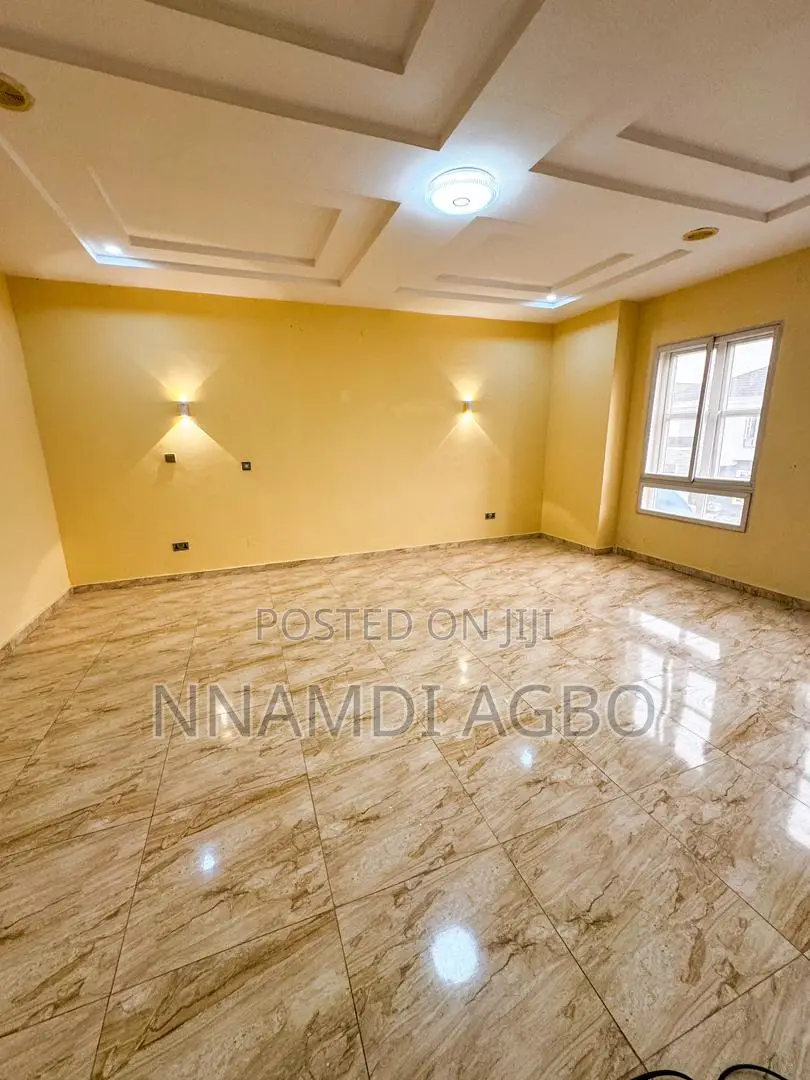 4bdrm Duplex in Chevron for rent