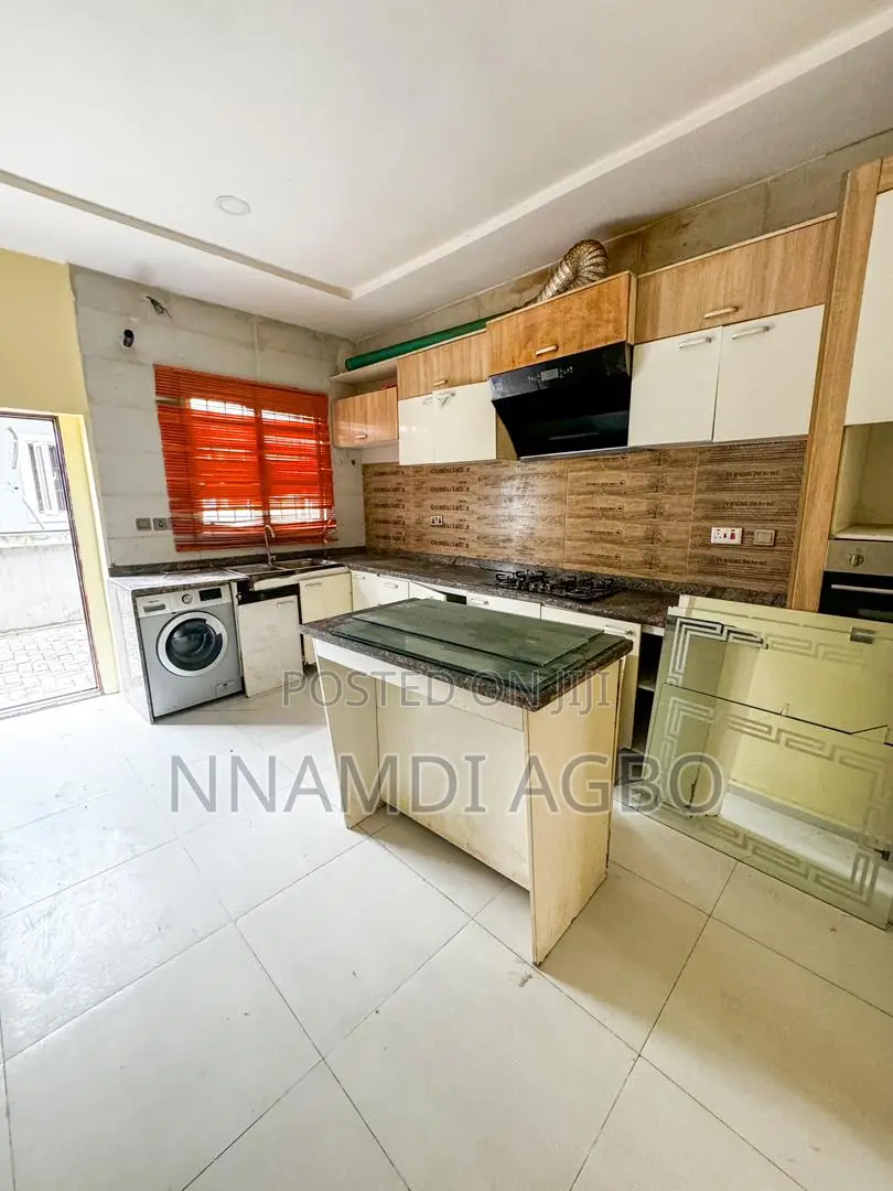 4bdrm Duplex in Chevron for rent