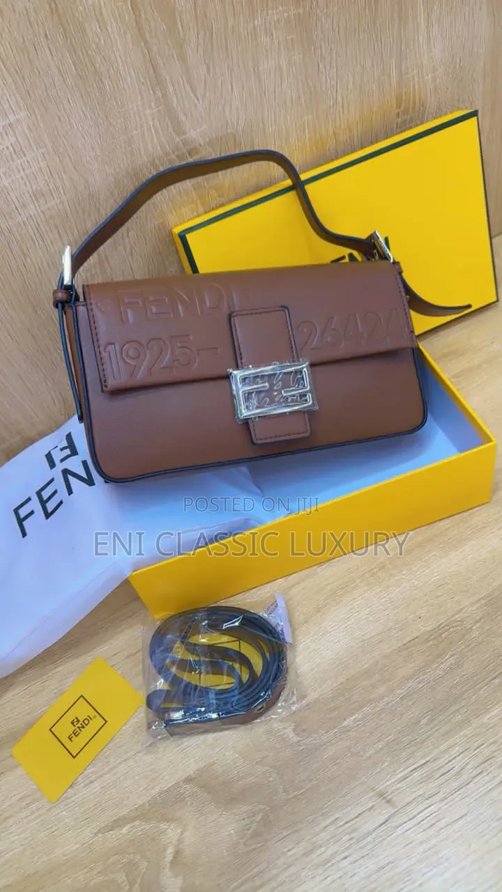 Top Notch Luxury Women's Handbags Fendi Well Banded Package