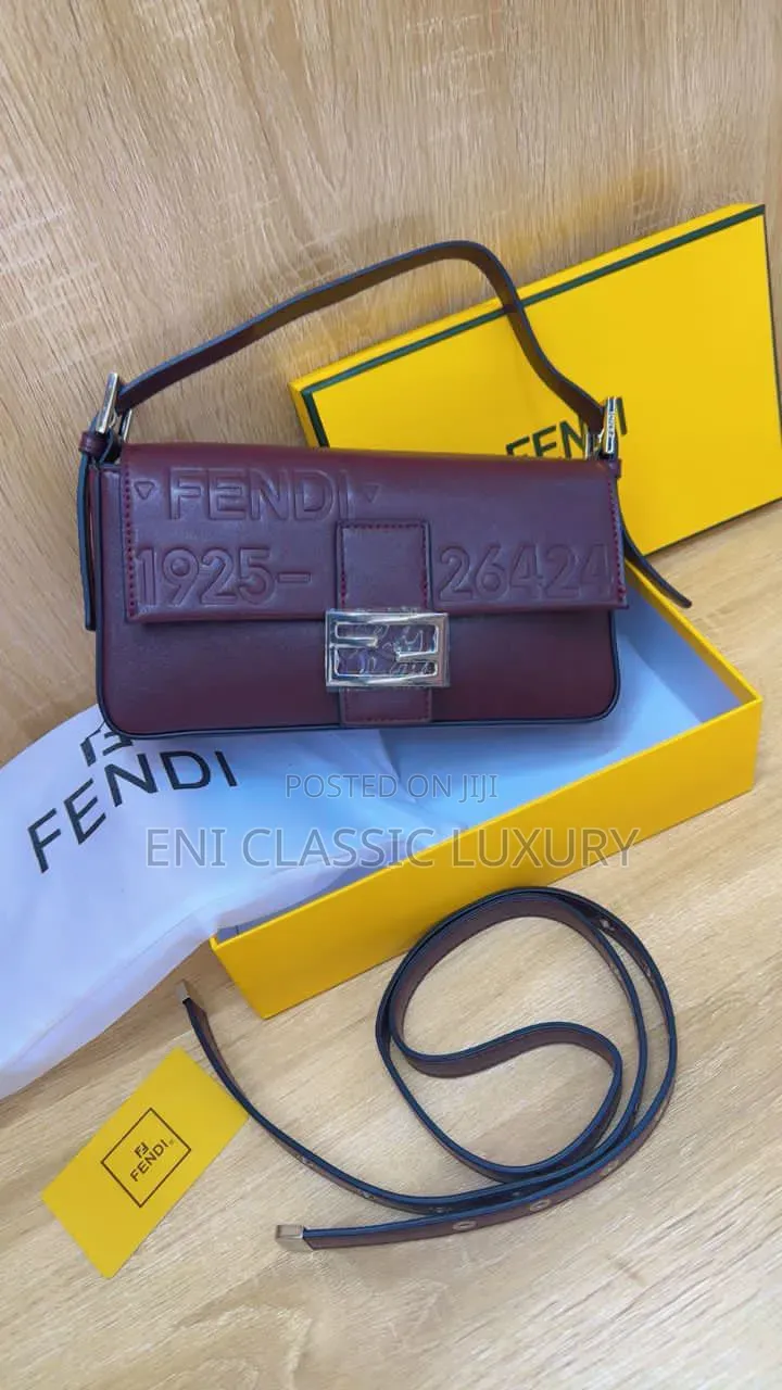 Top Notch Luxury Women's Handbags Fendi Well Banded Package
