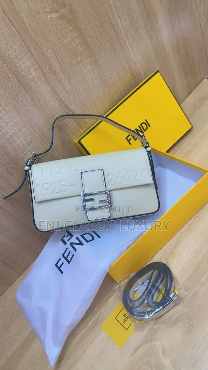 Top Notch Luxury Women's Handbags Fendi Well Banded Package