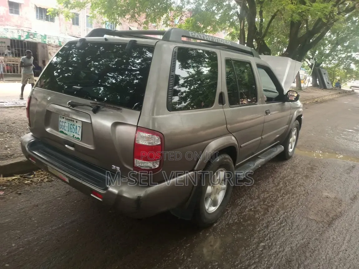 Nissan Pathfinder 2003 Gray