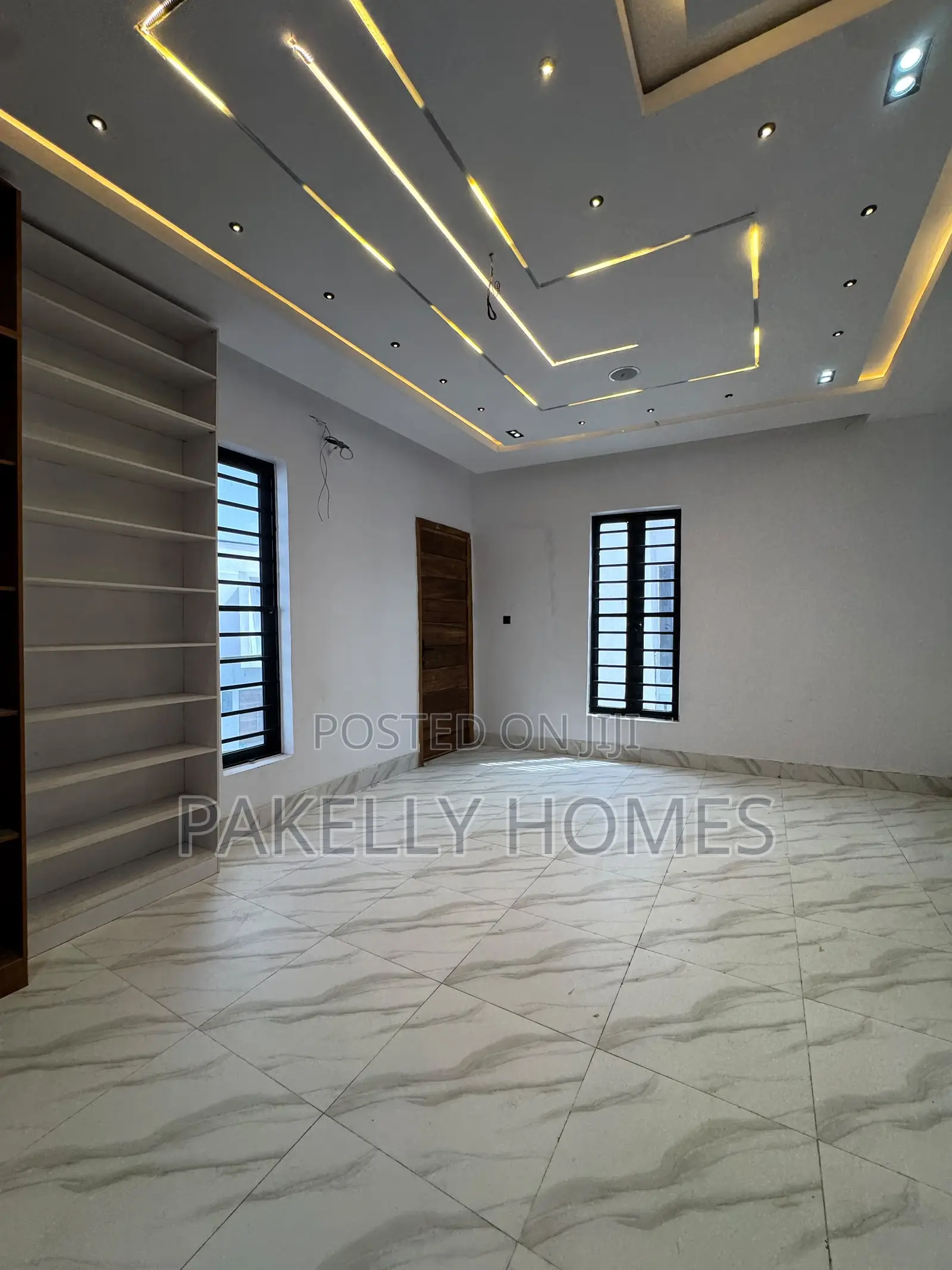 4bdrm Duplex in Thomas Estate for sale